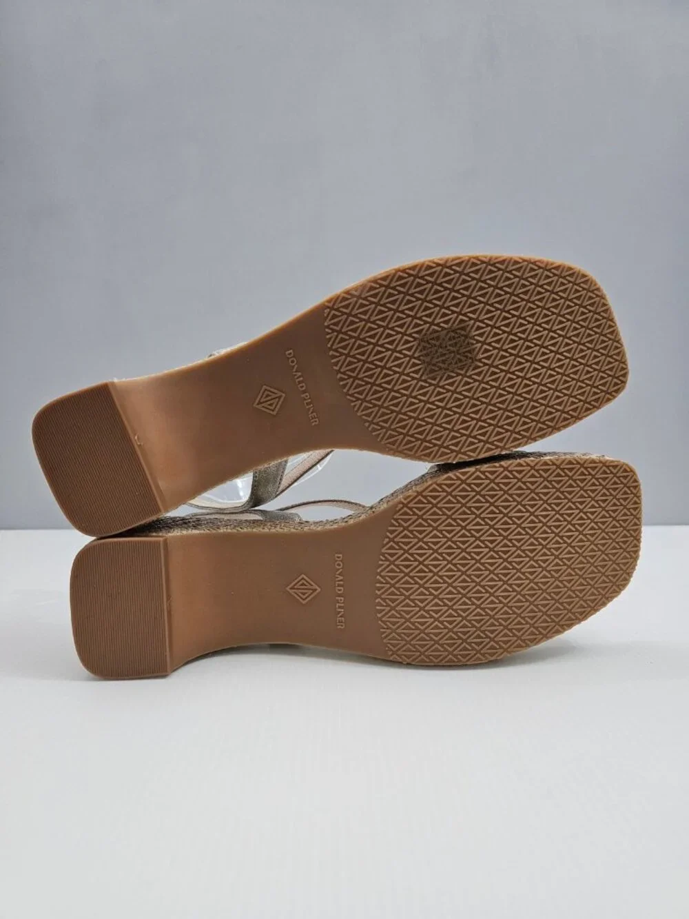 Donald Pliner Rosalie Strappy Wedge Sandal Womens 9.5 Platino Gold Leather NEW